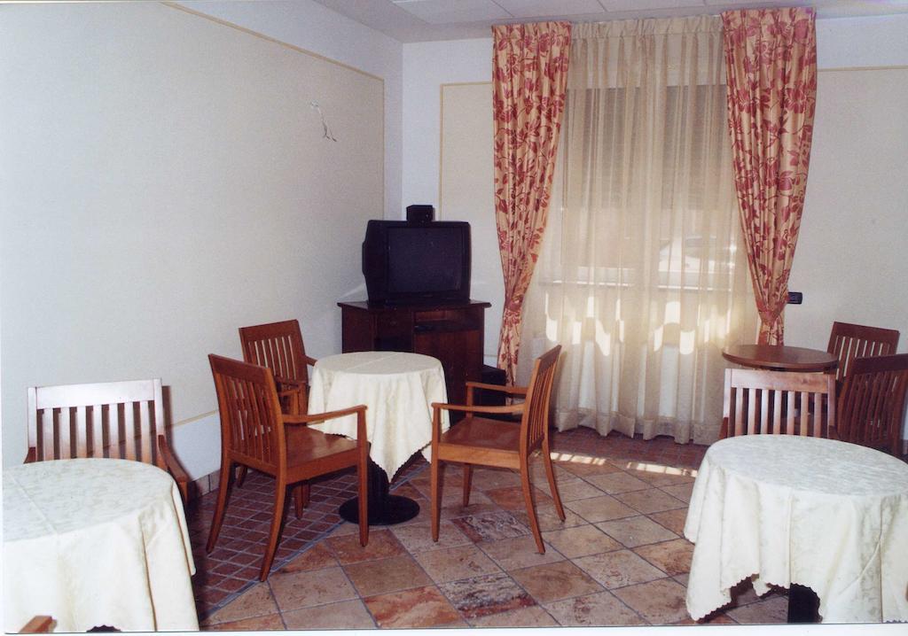 Locanda Sant'Ambrogio Cislago Exterior foto